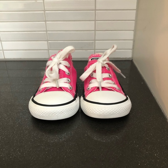 EUC Converse baby Chuck Taylor Low Top - Picture 3 of 10